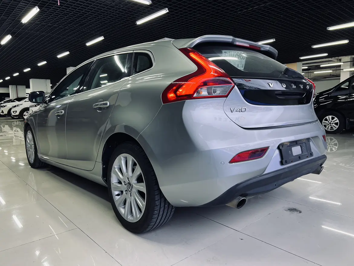Volvo V40