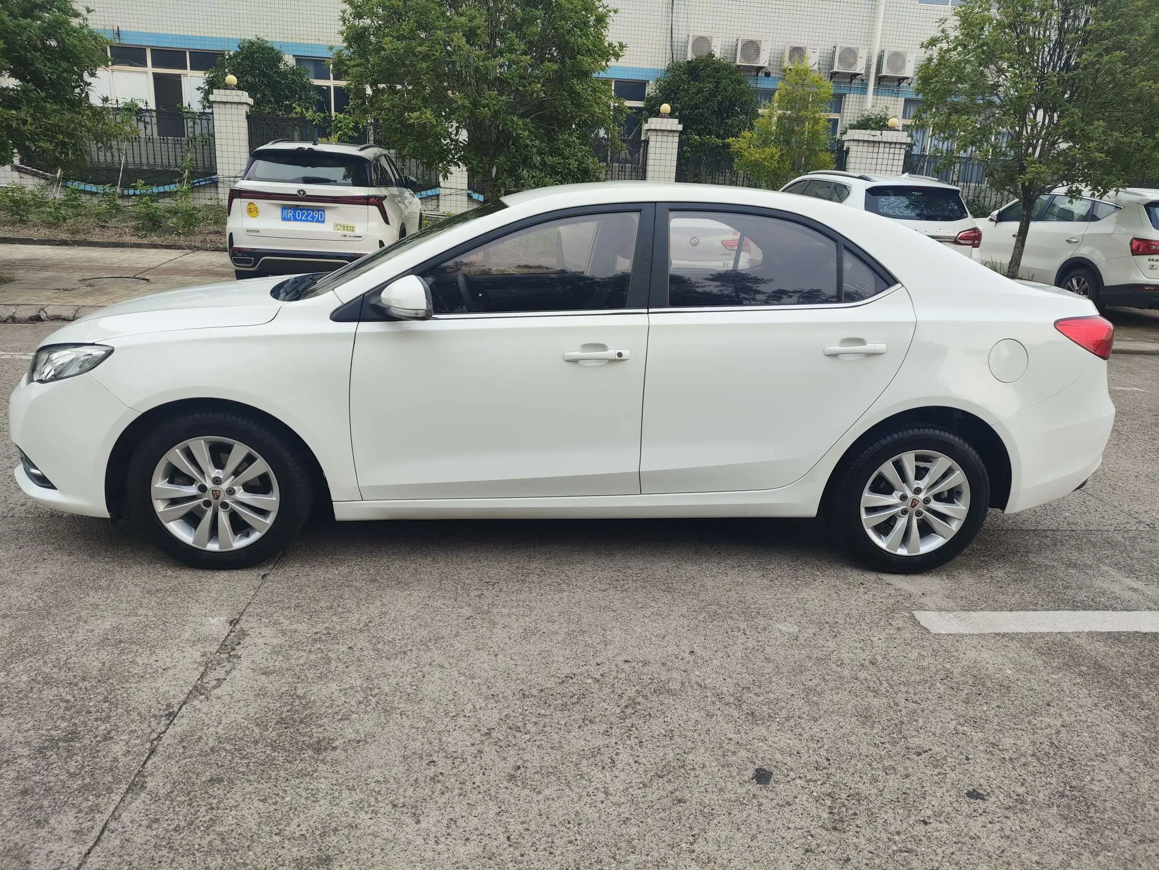 Roewe 360  из Китая