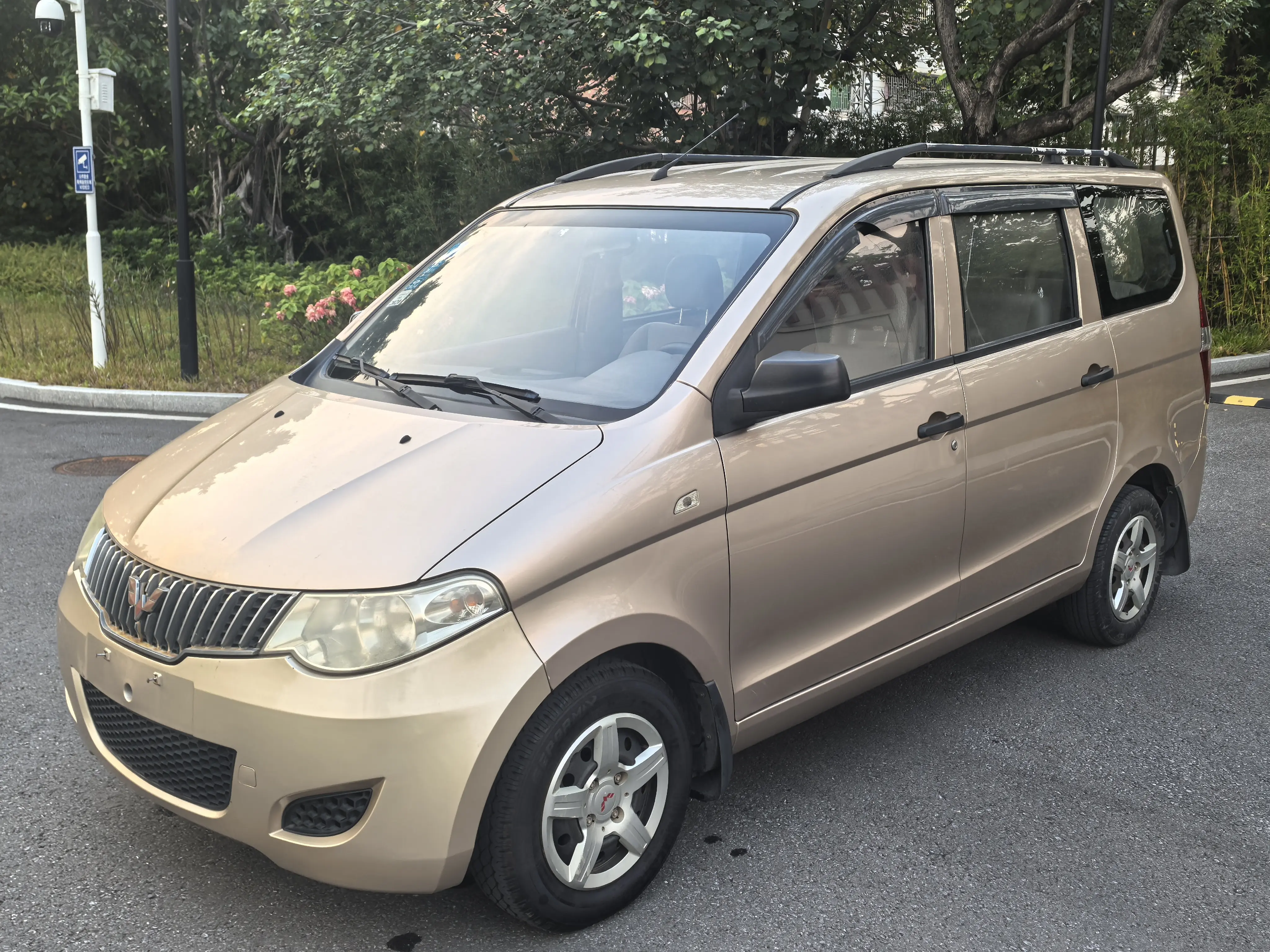 Wuling Hongguang  из Китая