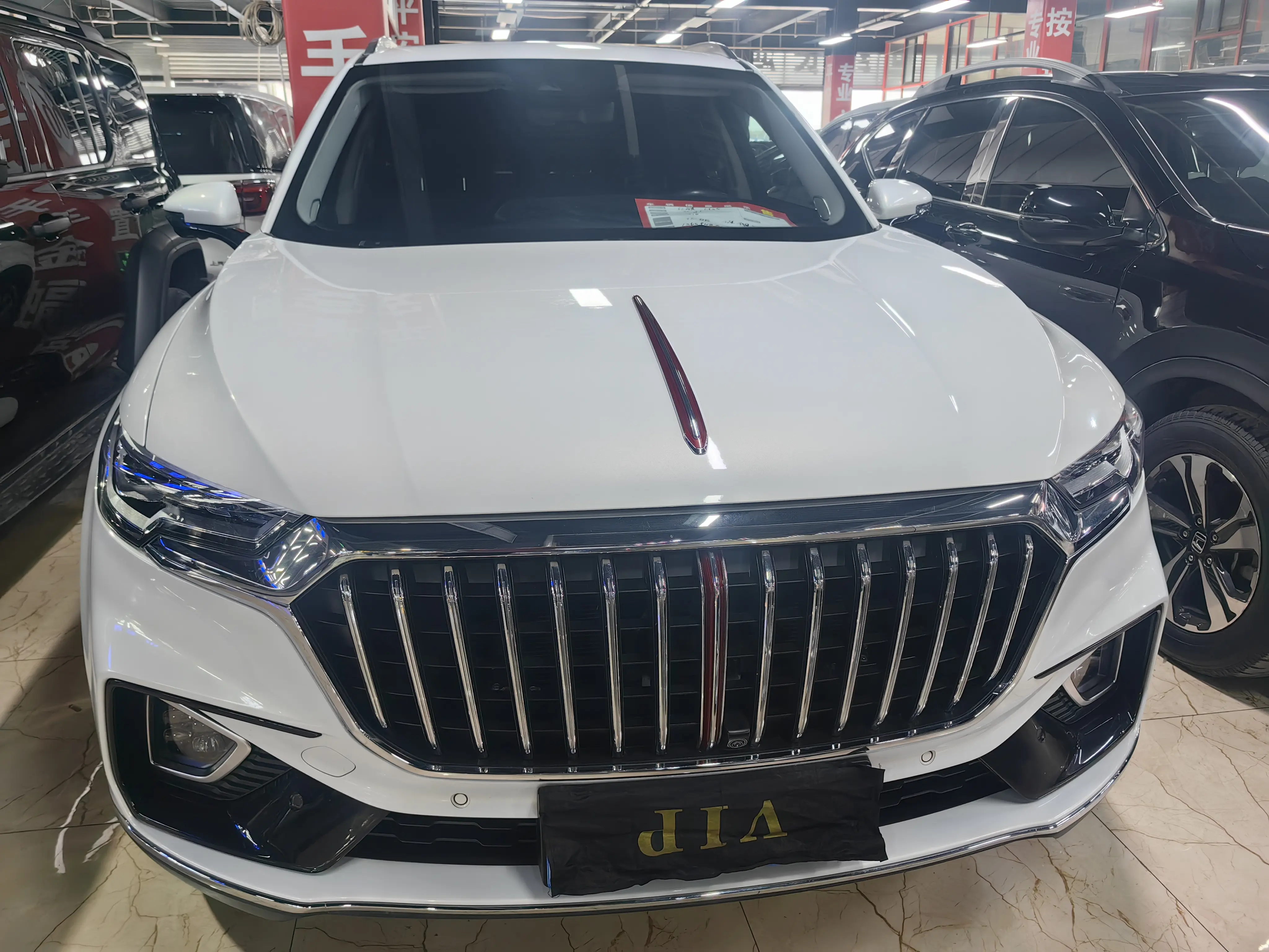 Hongqi HS5