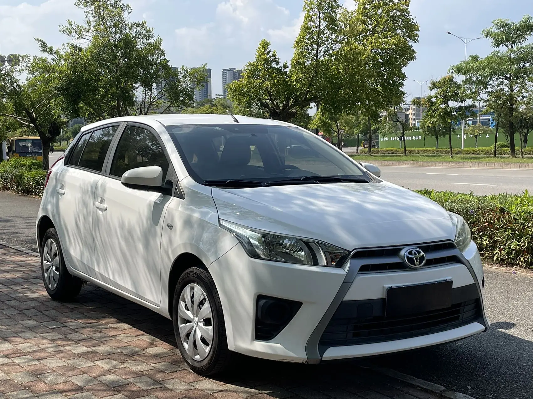 Toyota Yaris L  из Китая