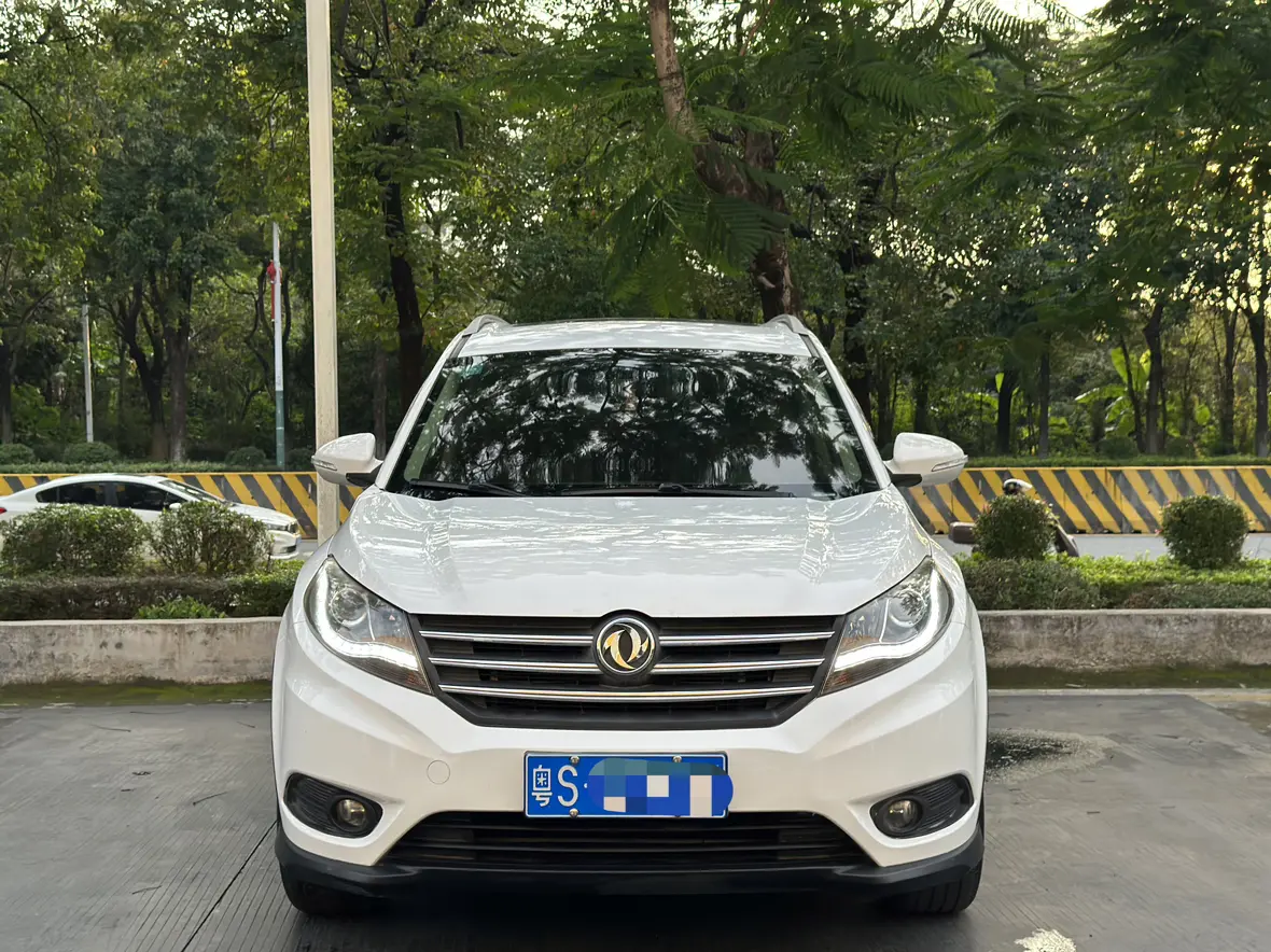 Dongfeng Fengon 580  из Китая