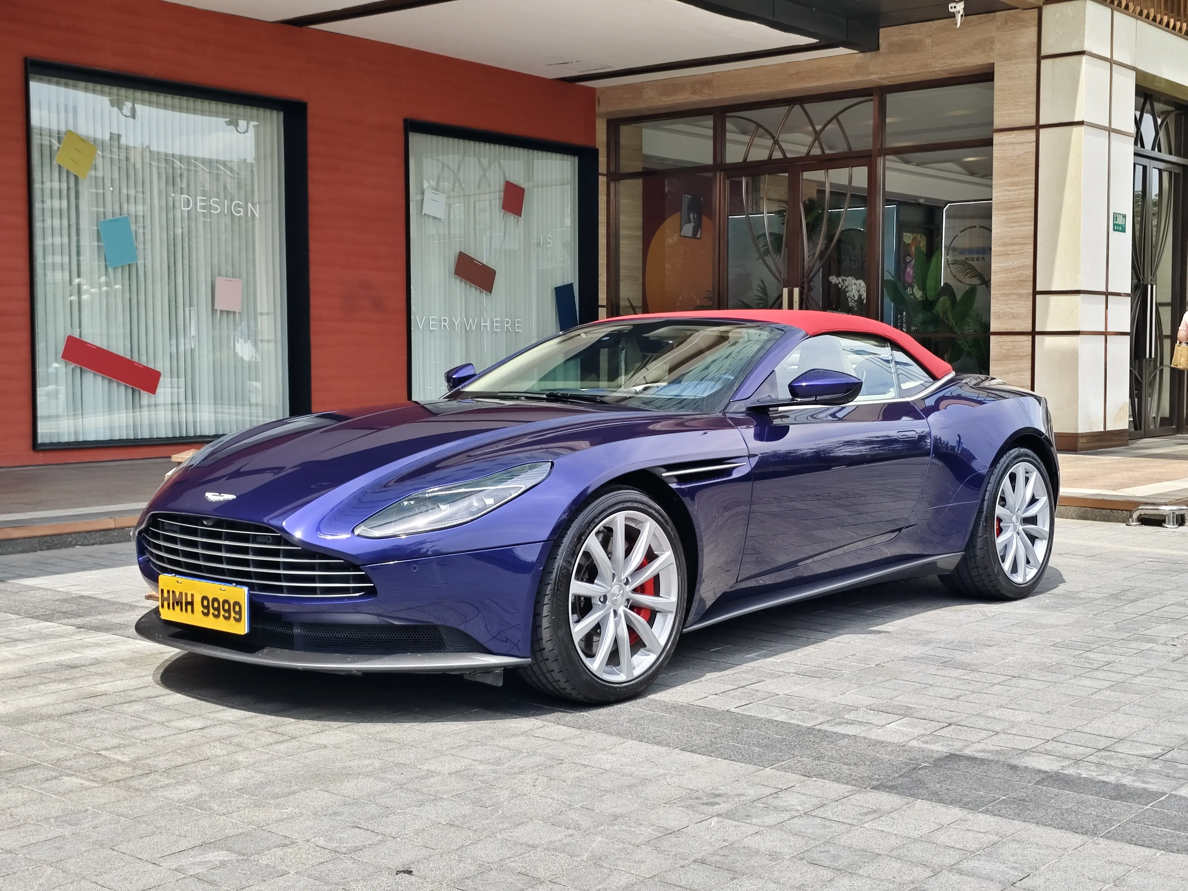 Aston Martin DB11