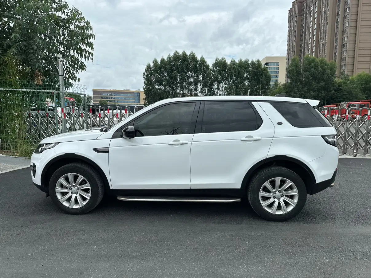 Land Rover Discover the magic