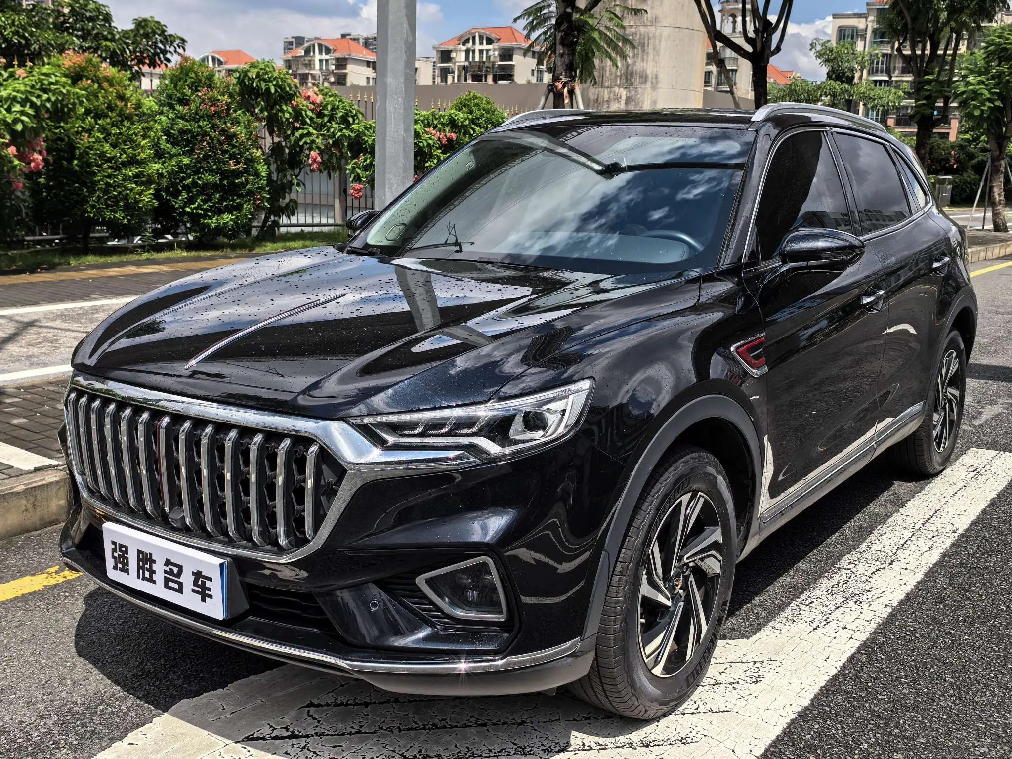 Hongqi HS5  из Китая