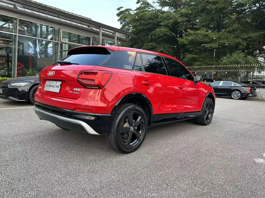 Audi Q2L