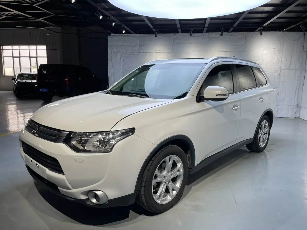Mitsubishi Outlander (imported)
