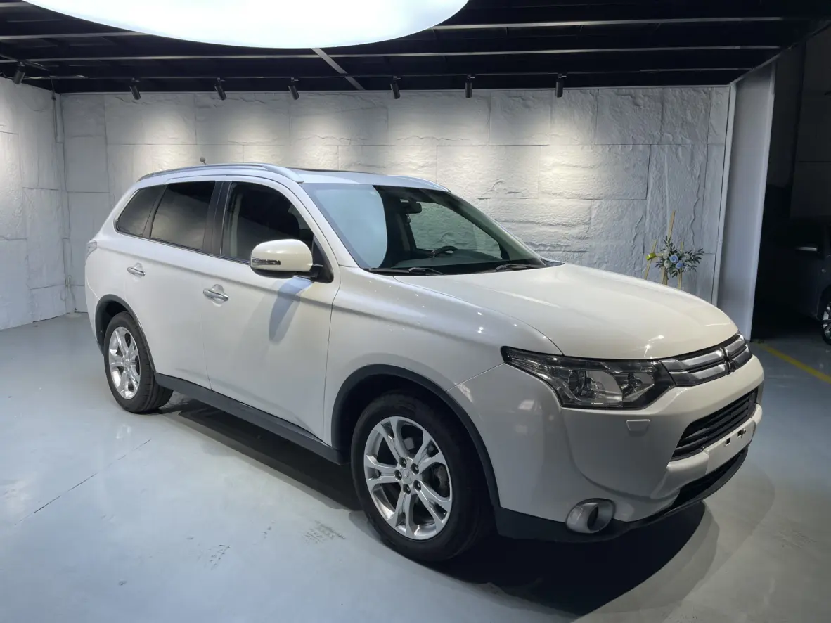 Mitsubishi Outlander (imported)