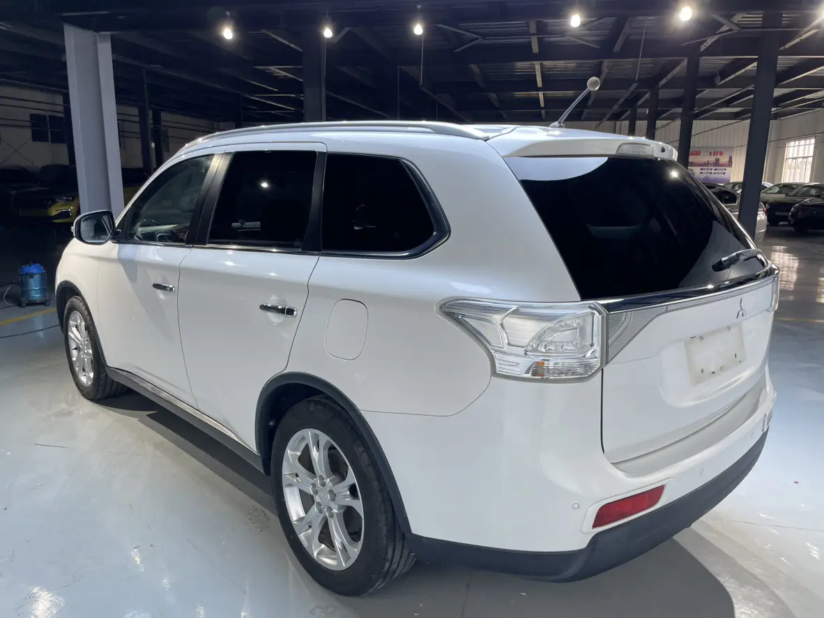 Mitsubishi Outlander (imported)