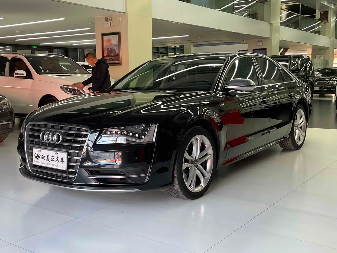Audi S8  из Китая