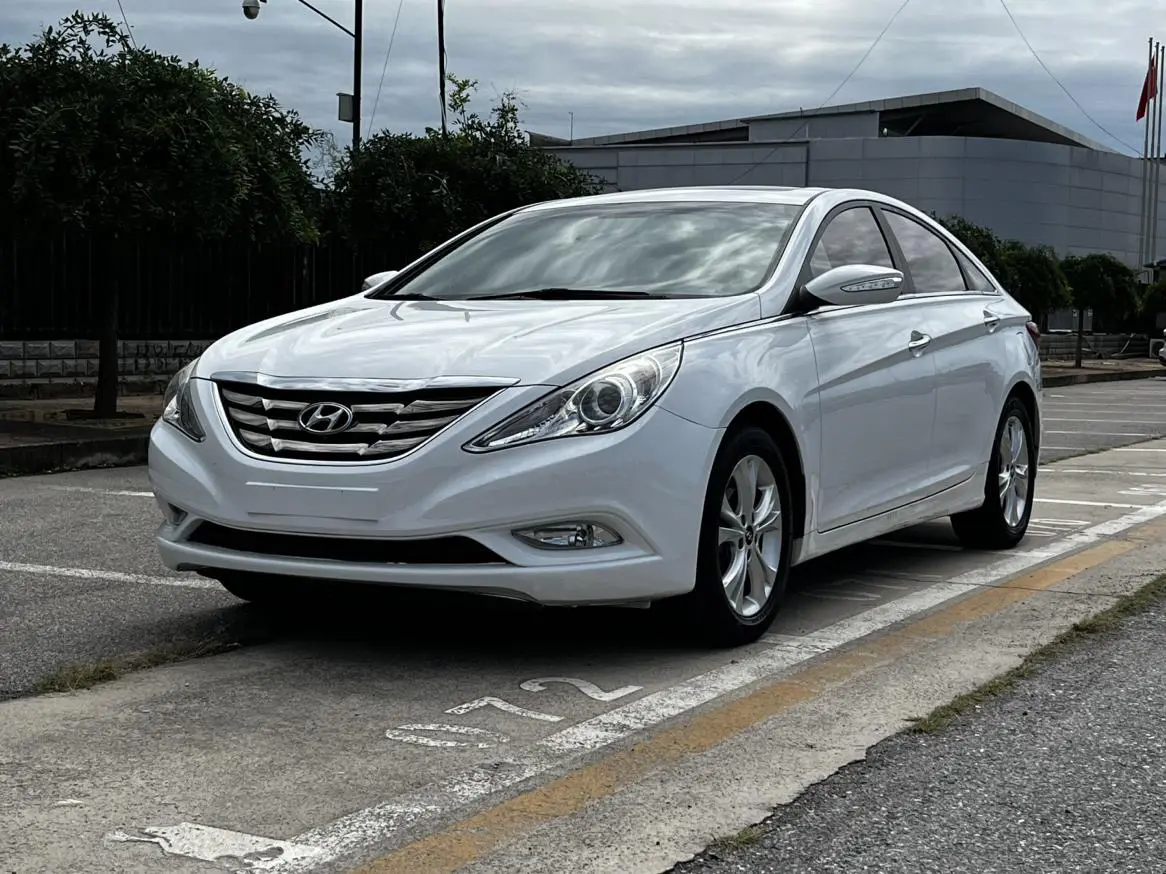 Hyundai Sonata eight