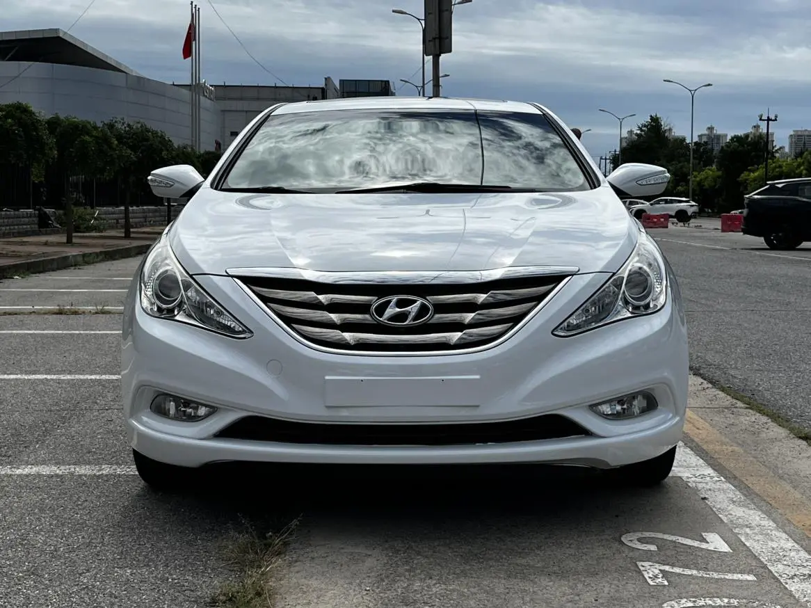 Hyundai Sonata eight