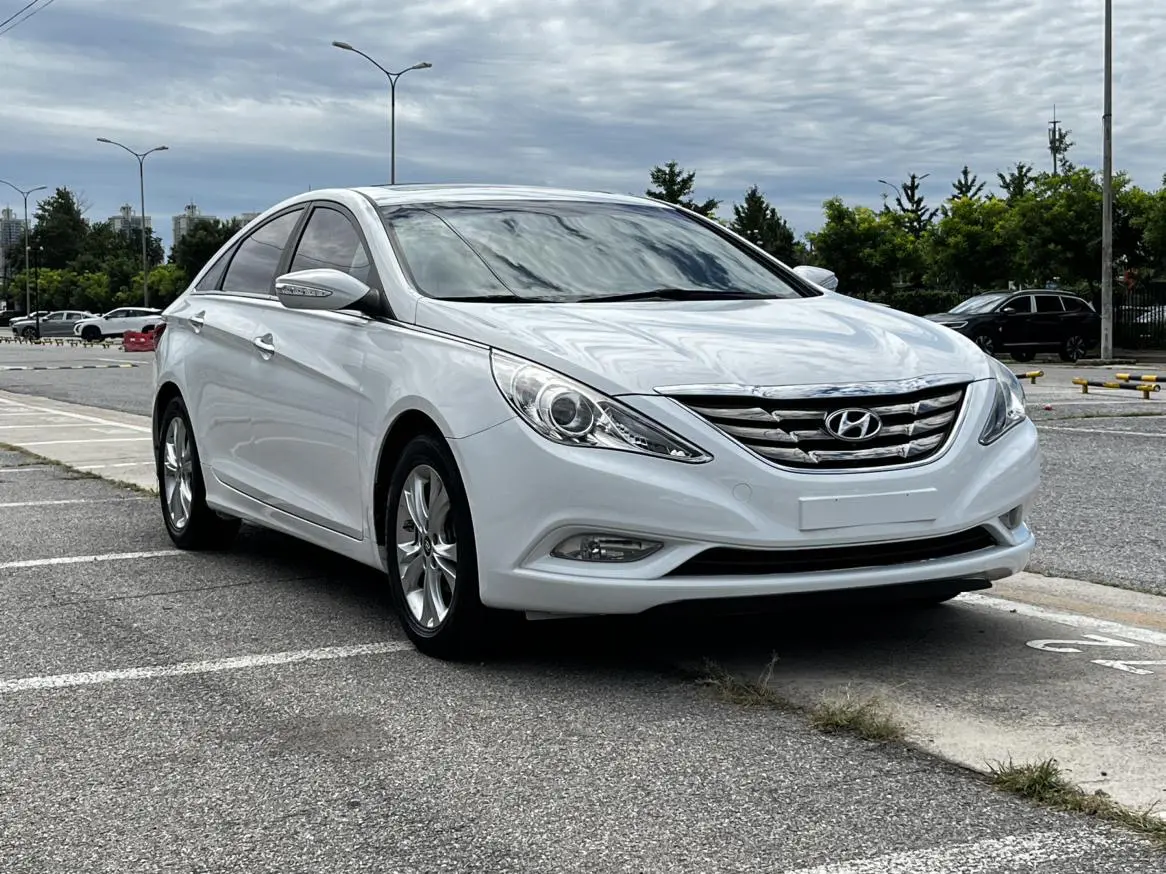 Hyundai Sonata eight
