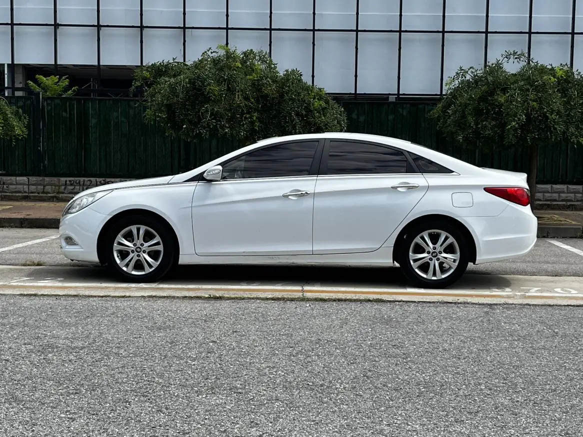 Hyundai Sonata eight