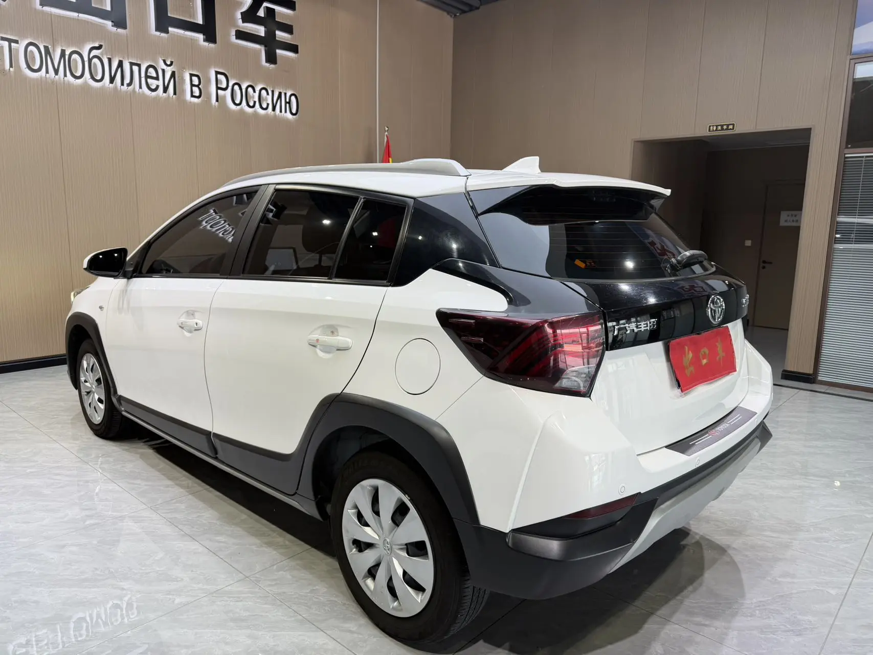 Toyota YARiS L to dazzle