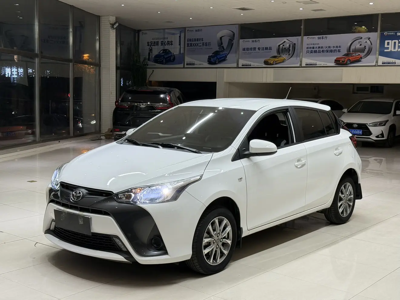 Toyota YARiS L to dazzle