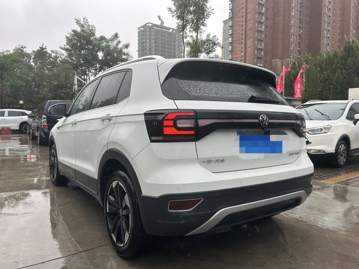 Volkswagen Explore the shadows