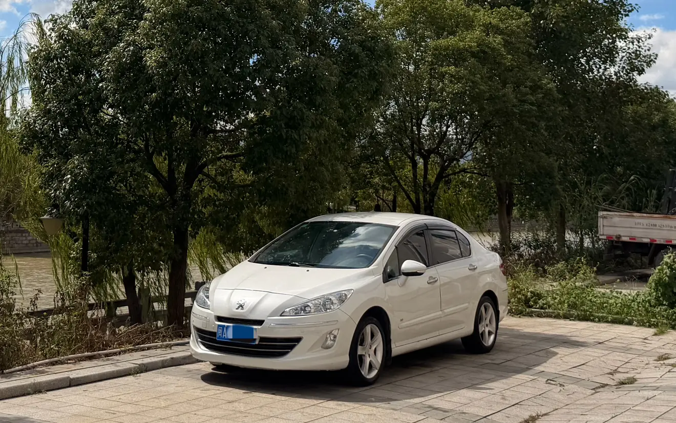 Peugeot 408