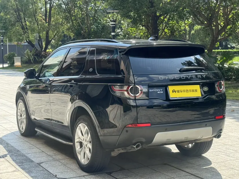 Land Rover Discover the magic