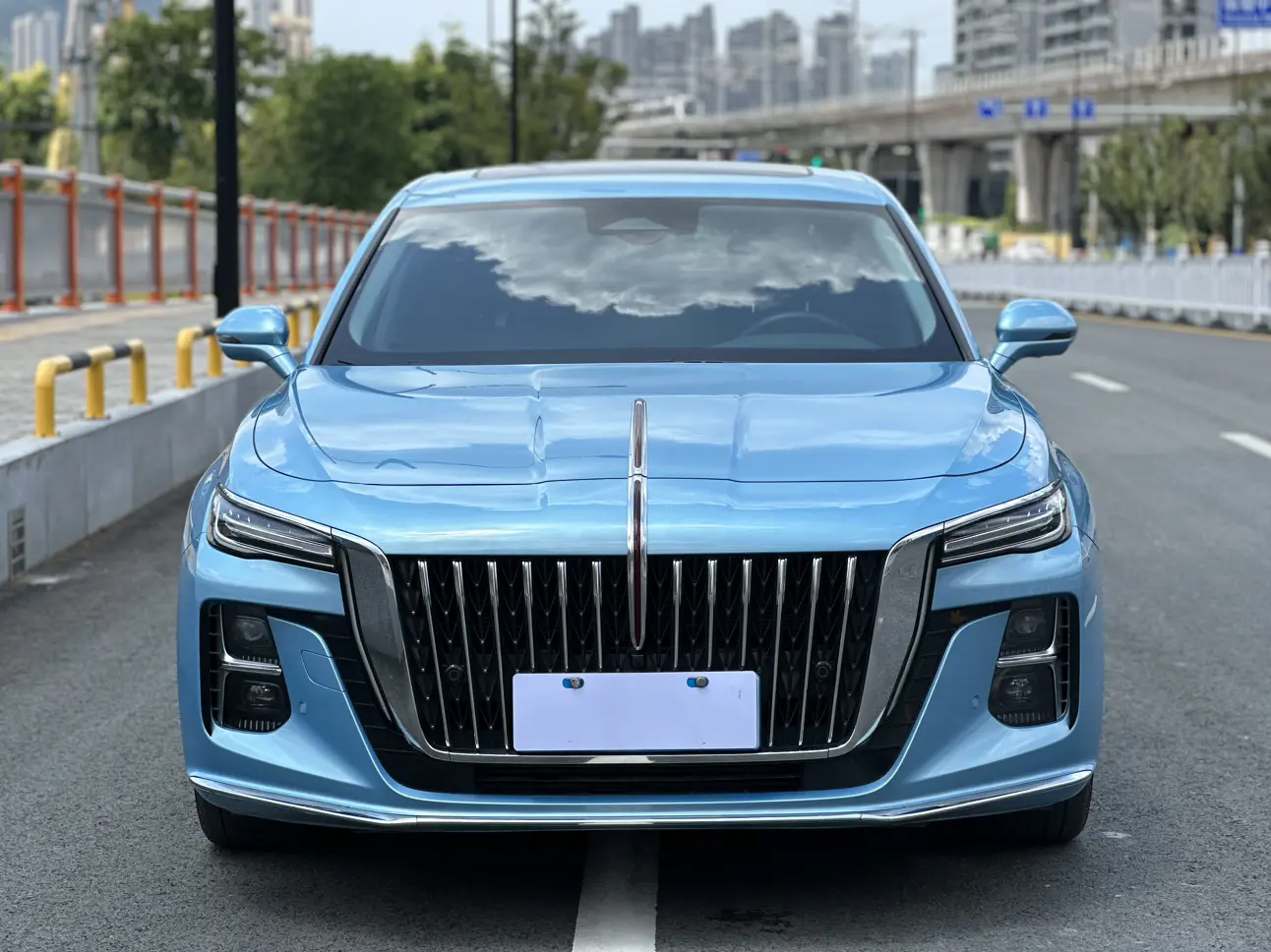 Hongqi H5  из Китая