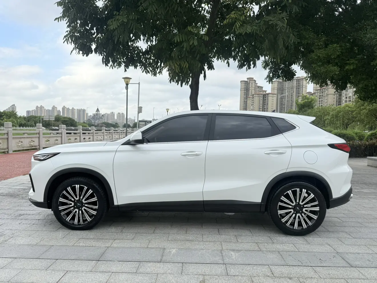 Oshan Changan Auchan X5