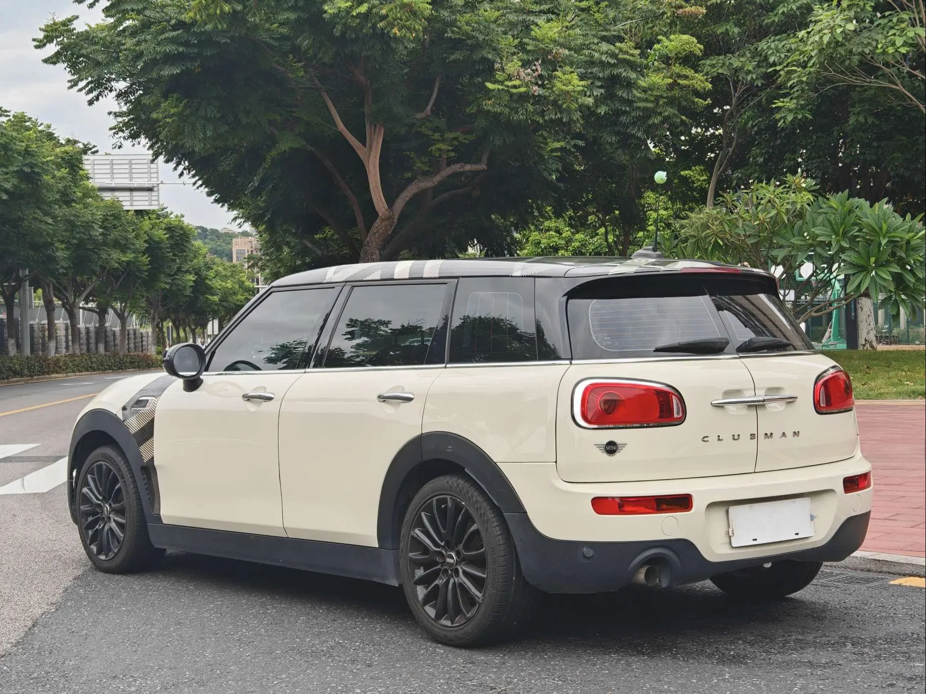 MINI CLUBMAN