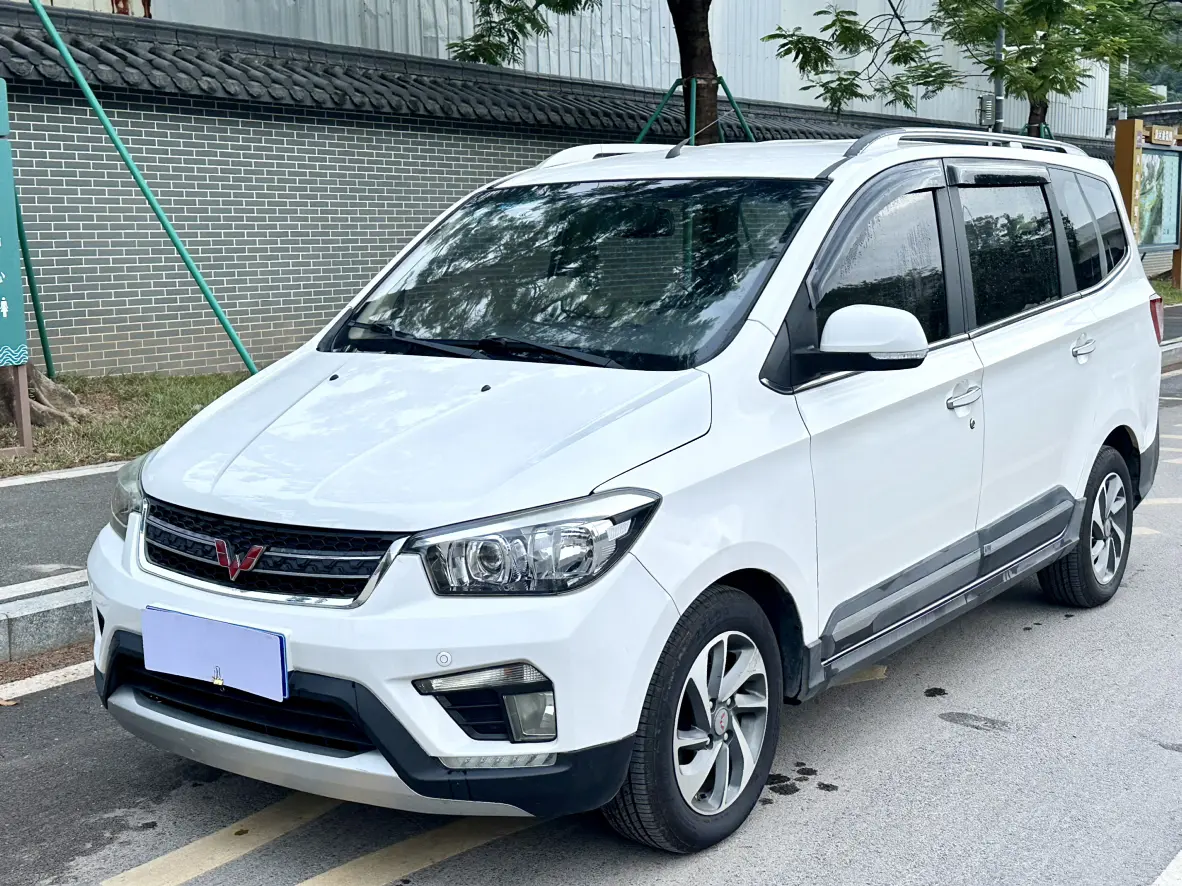 Wuling Hongguang  из Китая