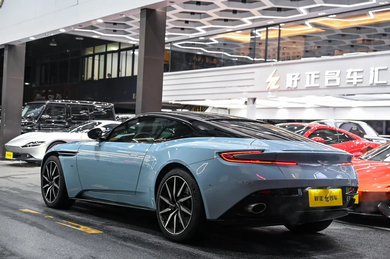 Aston Martin DB11