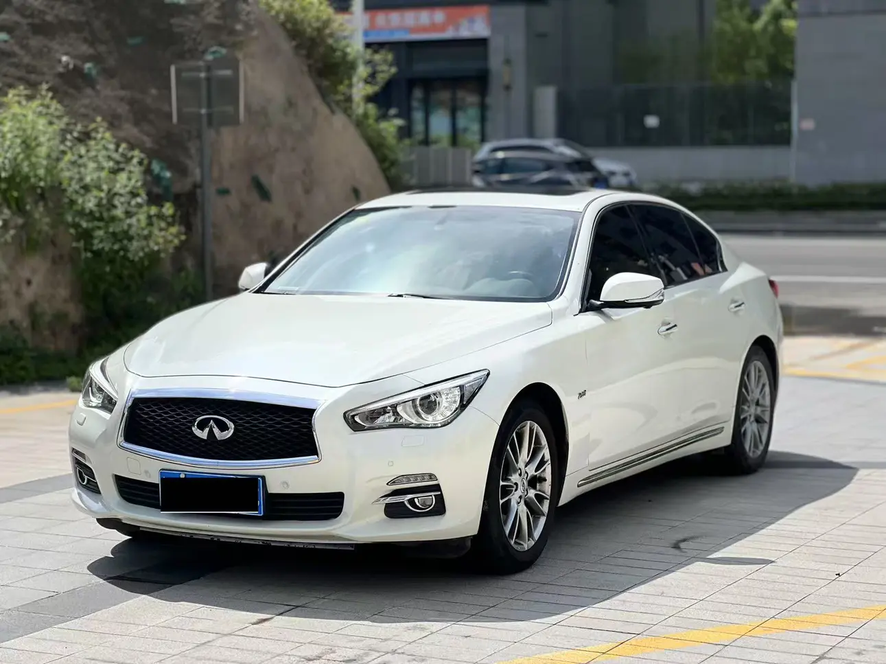 Infiniti Q50L