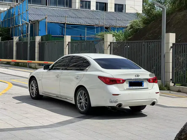 Infiniti Q50L
