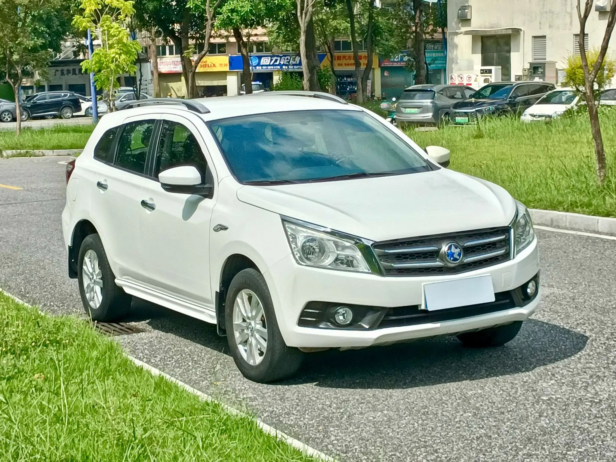 Kai Chen Venucia T70