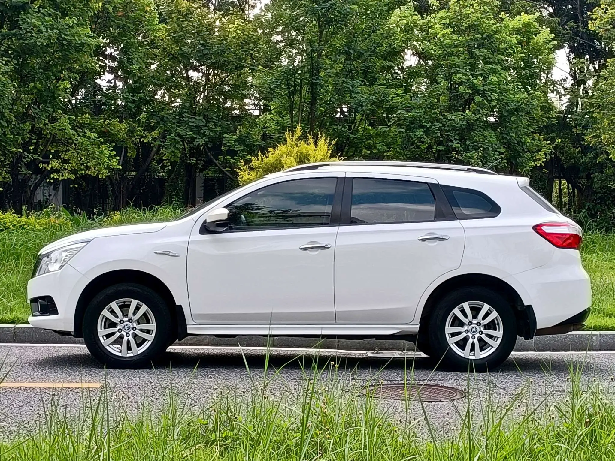 Kai Chen Venucia T70