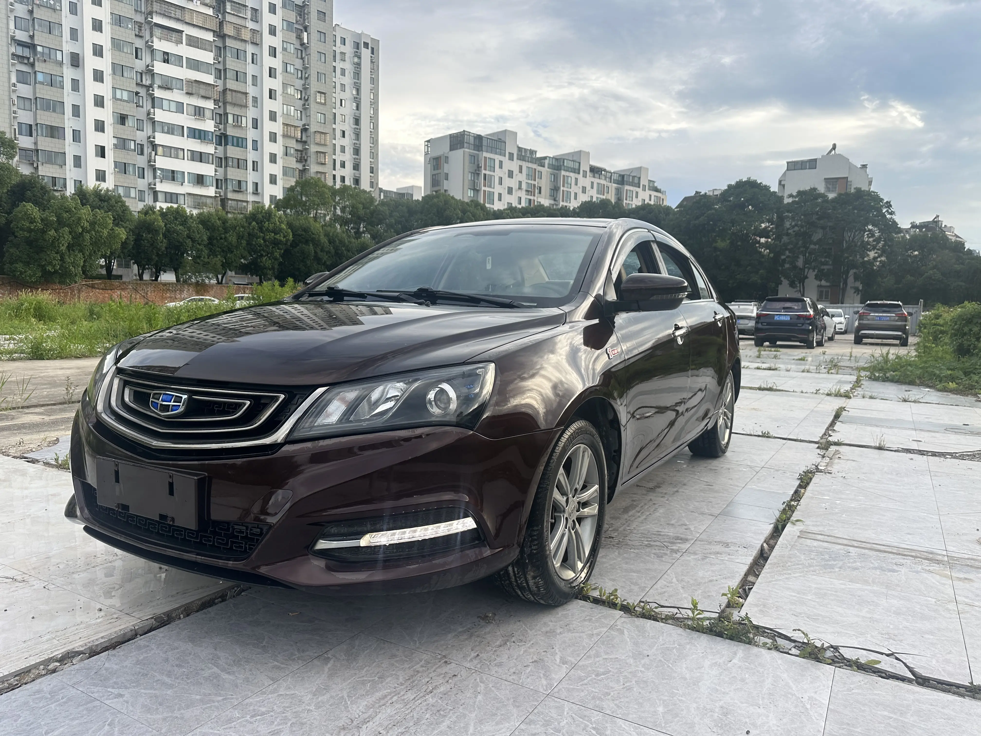 Geely Emgrand  из Китая