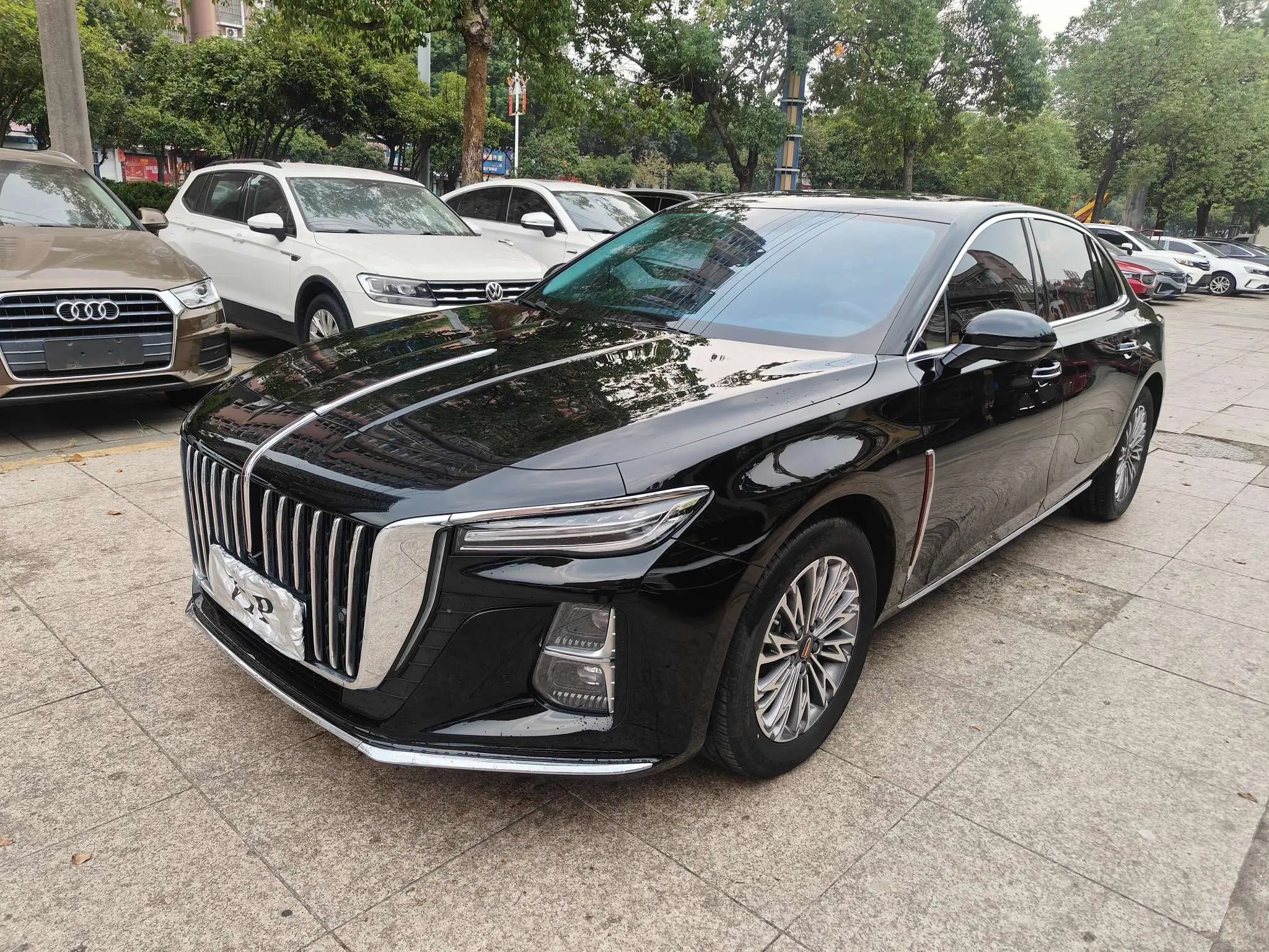 Hongqi H5  из Китая