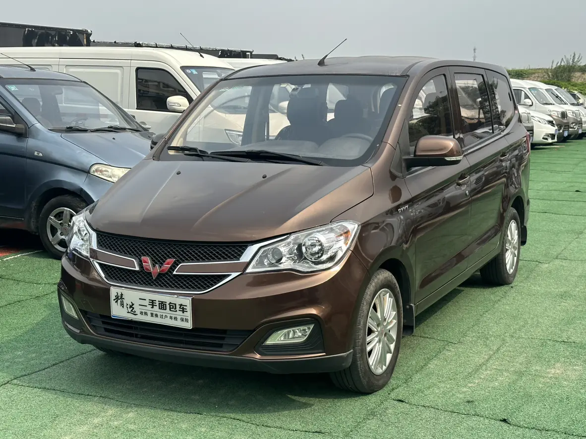 Wuling Hongguang  из Китая