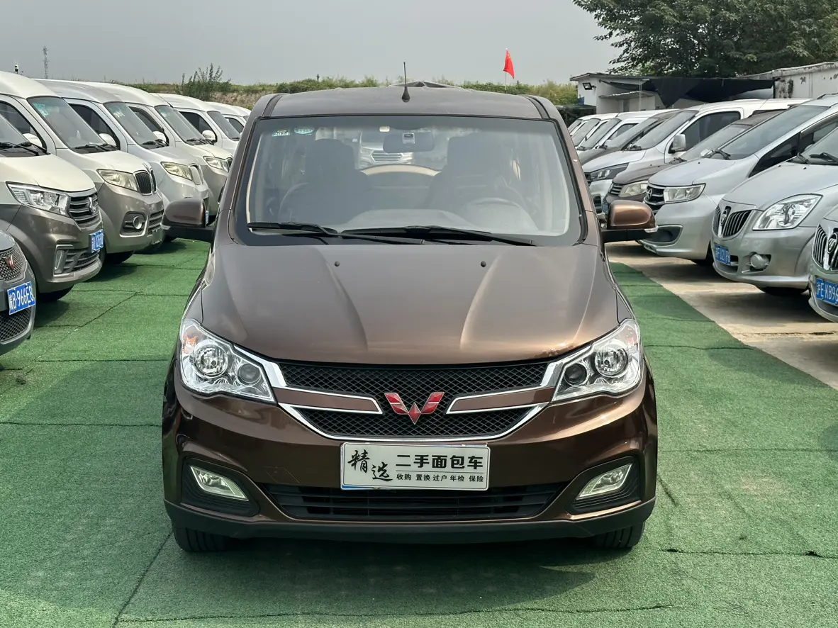 Wuling Hongguang  из Китая