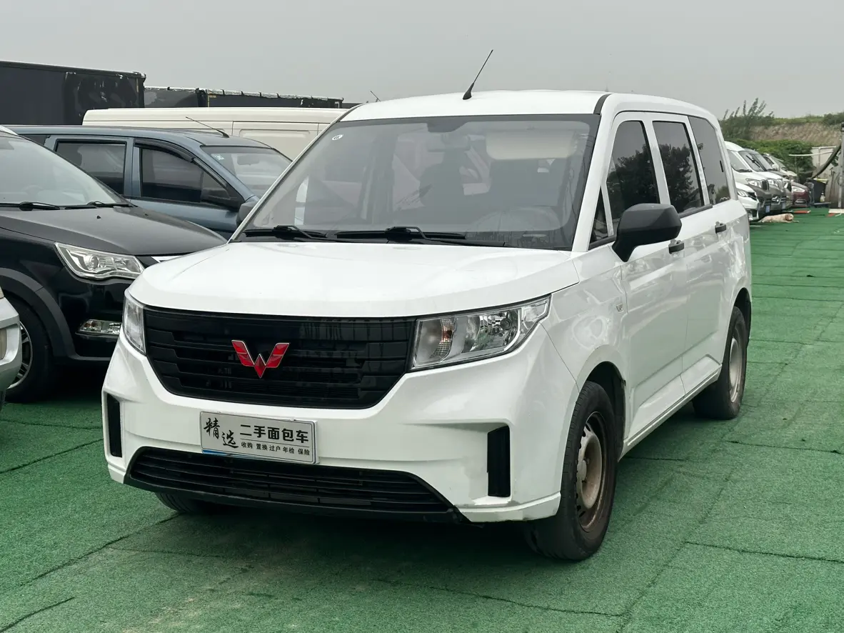 Wuling Hongguang PLUS  из Китая