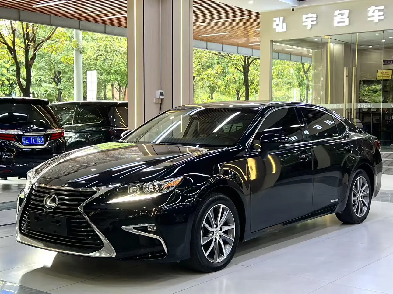 Lexus ES
