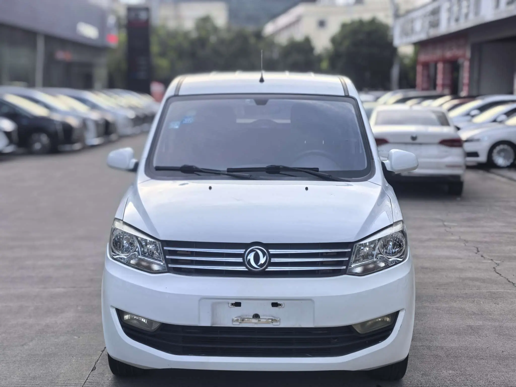 Dongfeng Fengon 330  из Китая