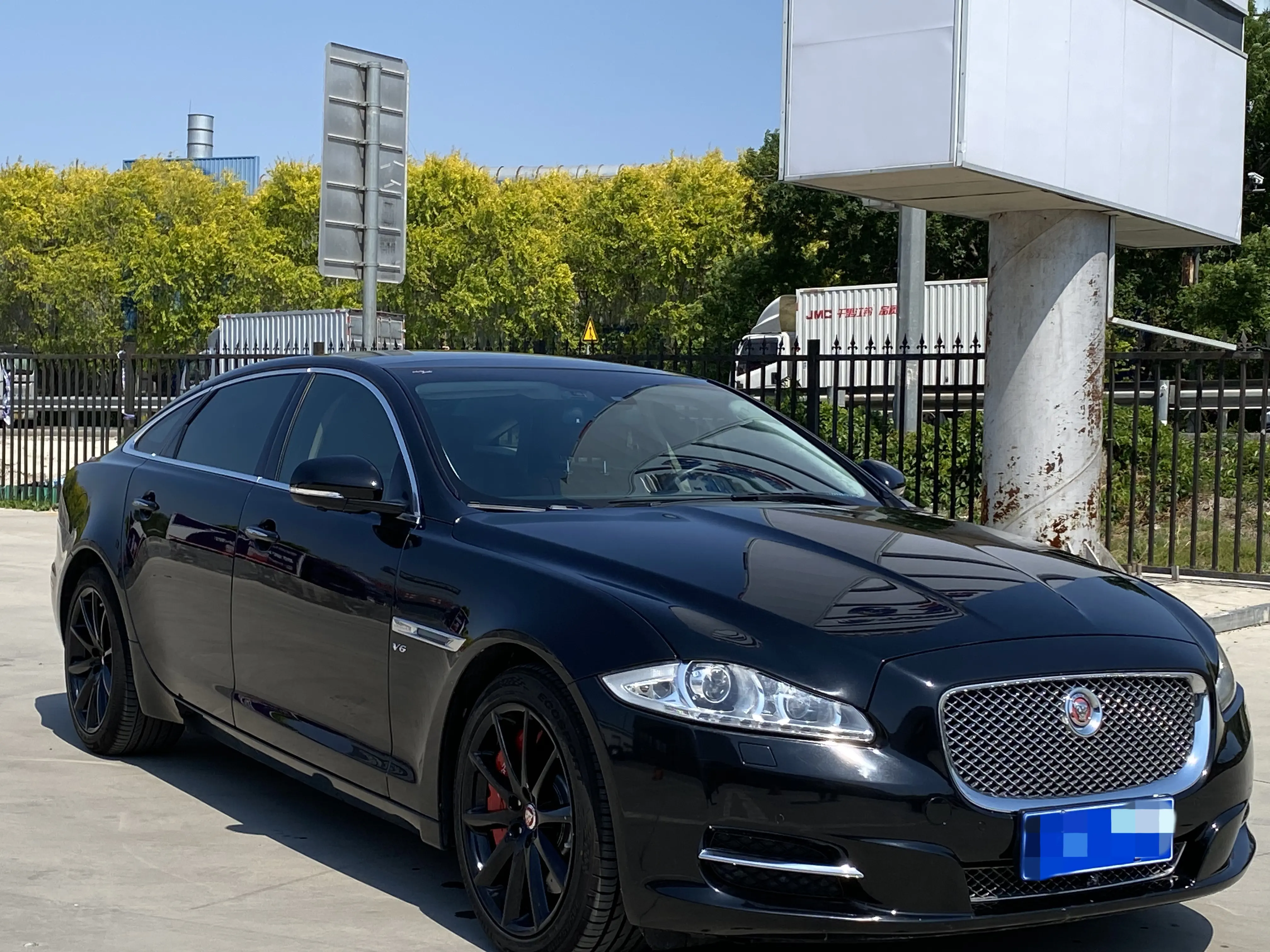 Jaguar XJ
