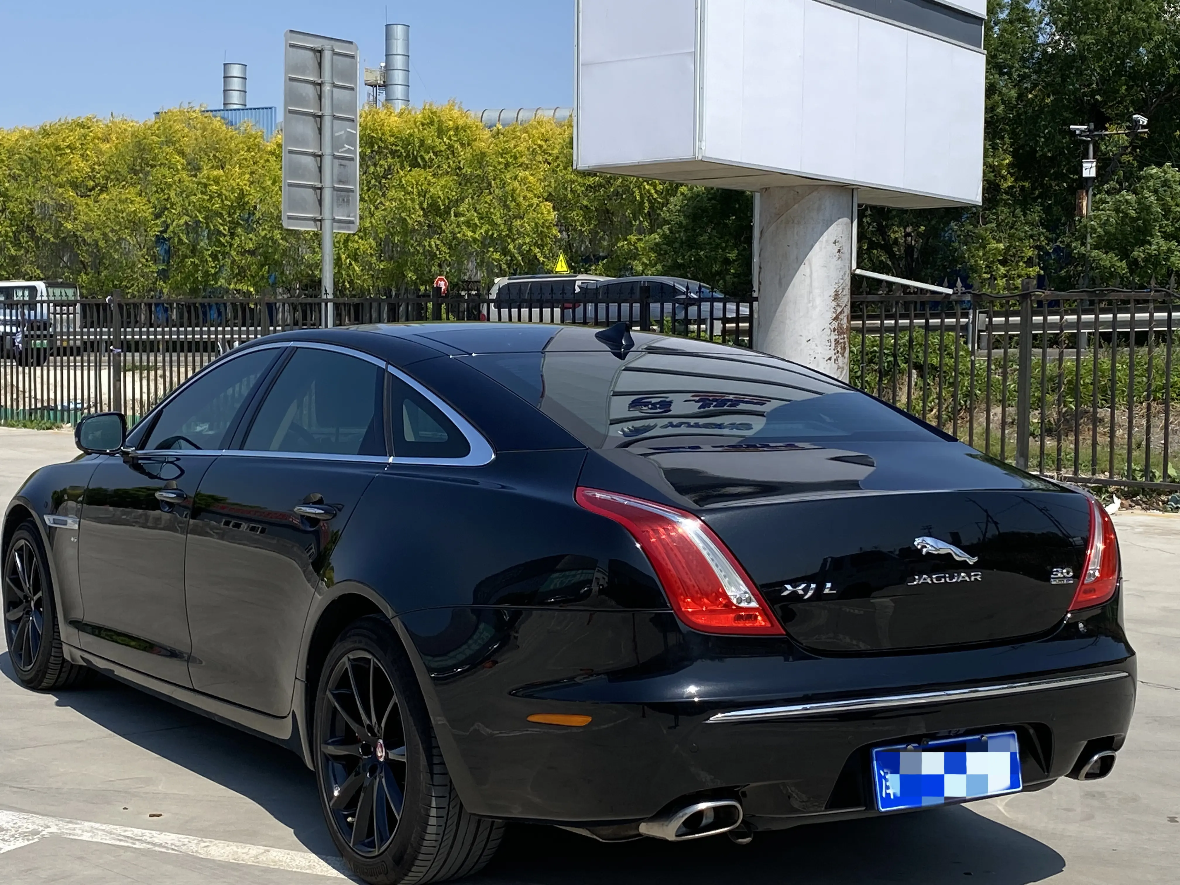 Jaguar XJ