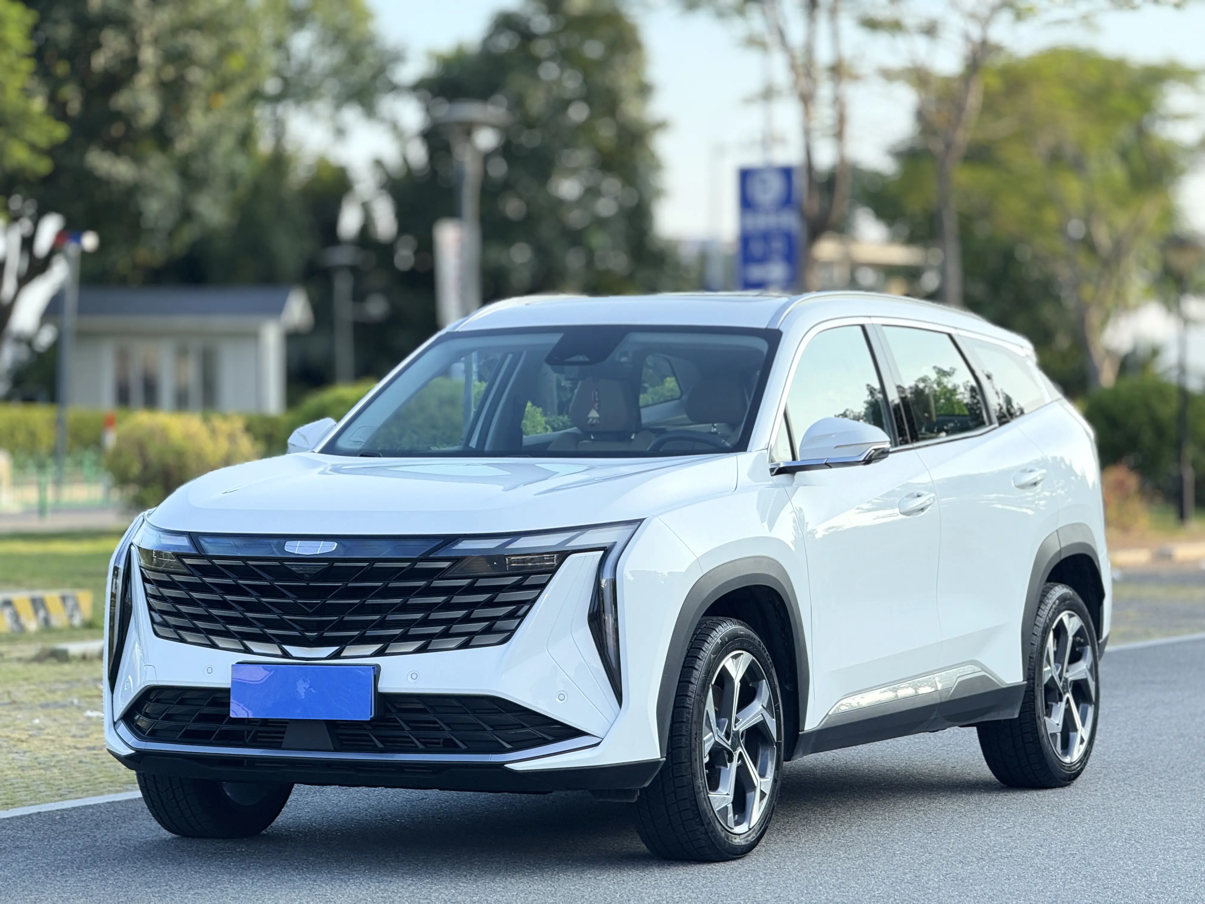 Geely Atlas L