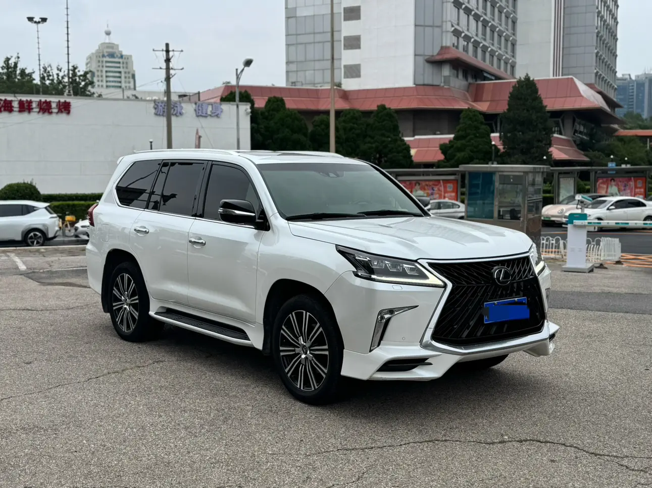 Lexus LX
