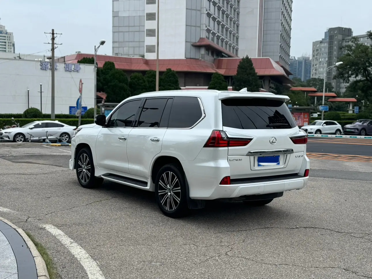 Lexus LX