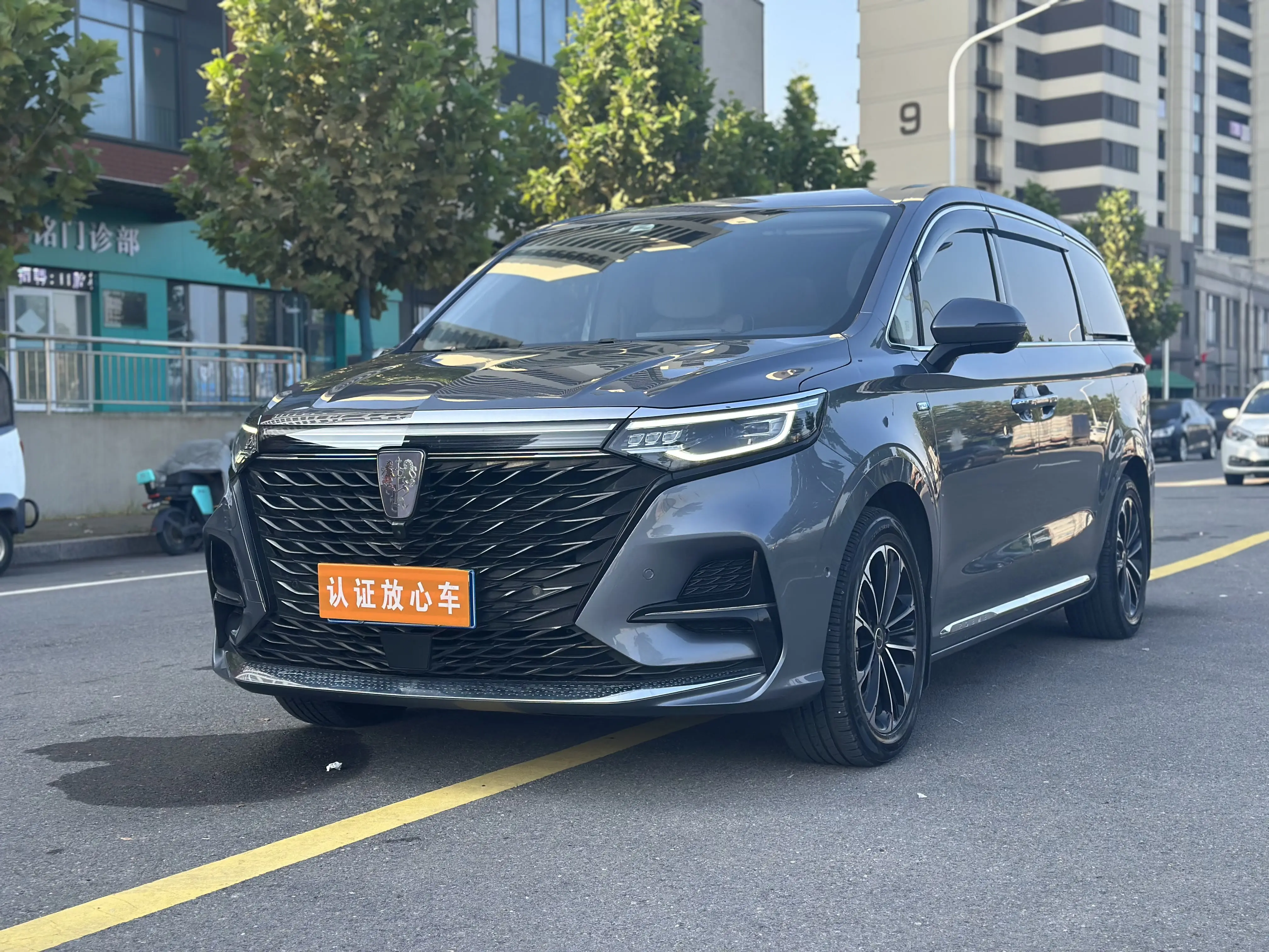 Roewe iMAX8  из Китая