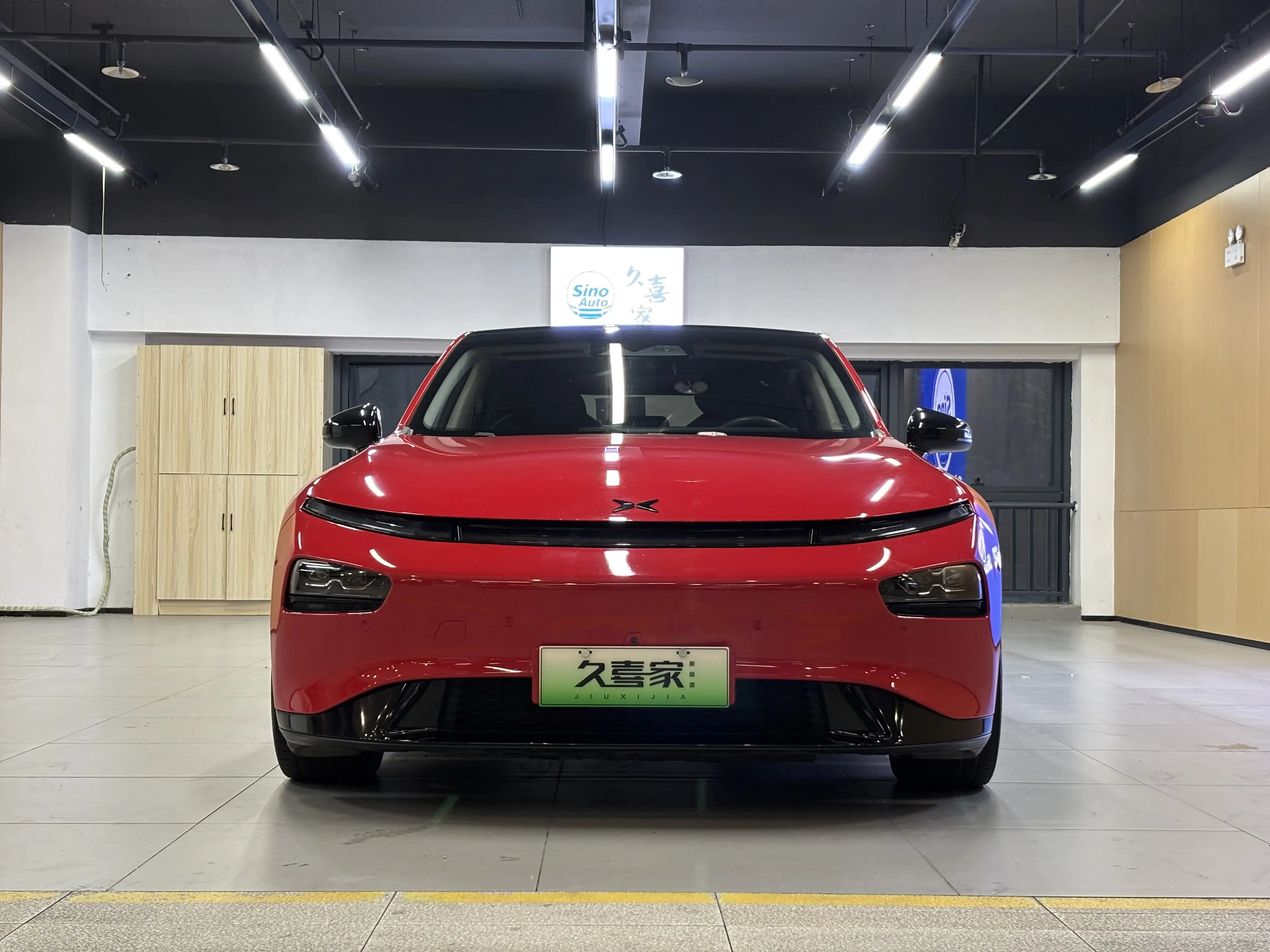 Xpeng P7  из Китая