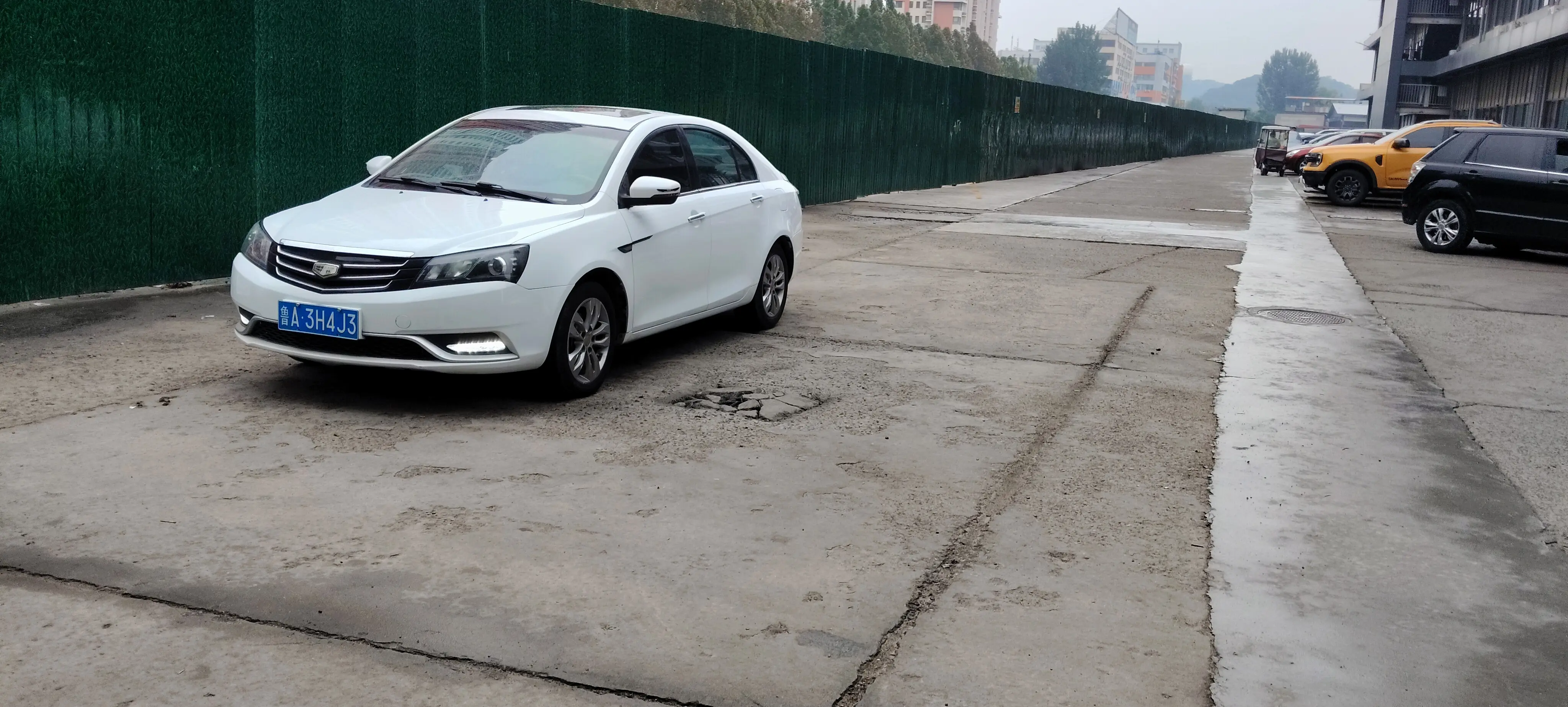 Geely Emgrand  из Китая