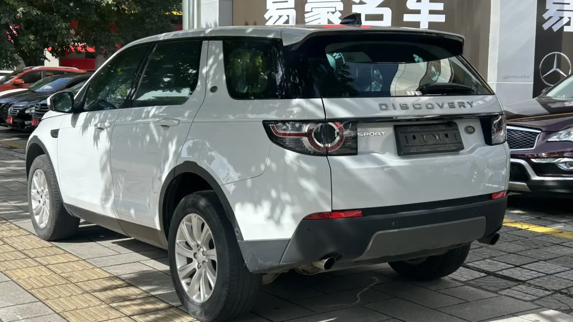 Land Rover Discover the magic