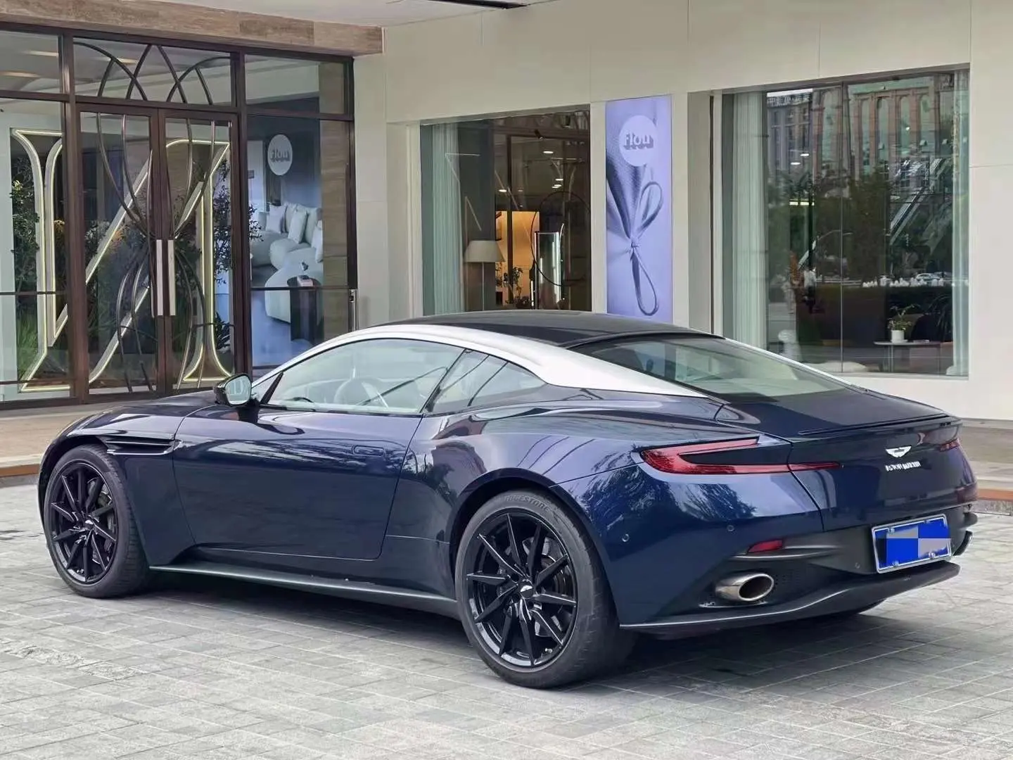 Aston Martin DB11