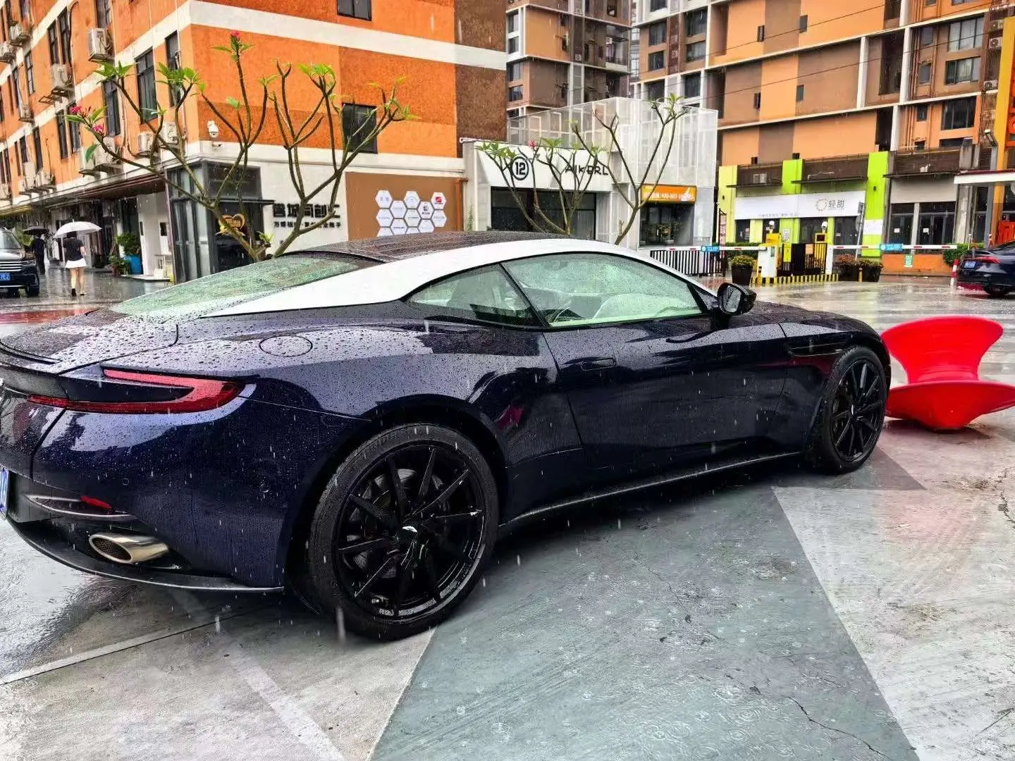 Aston Martin DB11